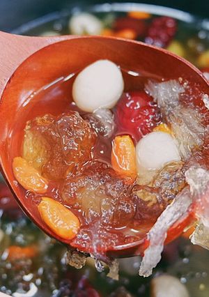 Hình của món Chè dưỡng nhan.