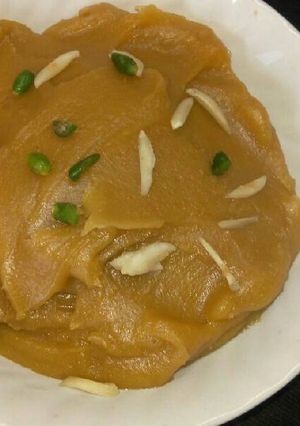 A picture of Besan ka gur wala sheera (HALWA).