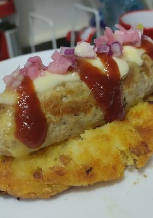 Una foto de Perrito🌭caliente en "pan" de arepa🫓🌭🧀😜