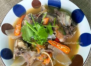 Gambar Tom Saap (Sup Tulang Pedas Thai)