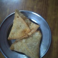 Aaloo Samosa A picture of Aaloo Samosa.