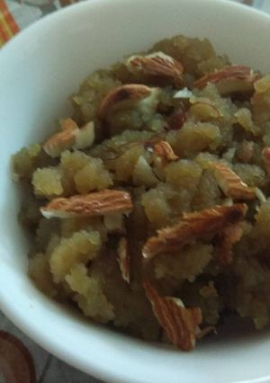 गुड़ का हलवा (Gud ka Halwa recipe in hindi) रेसिपी मुख्य फोटो