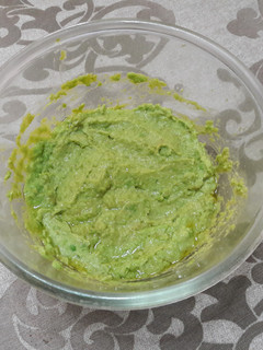 Una foto de "Hummus" de guisantes vegano