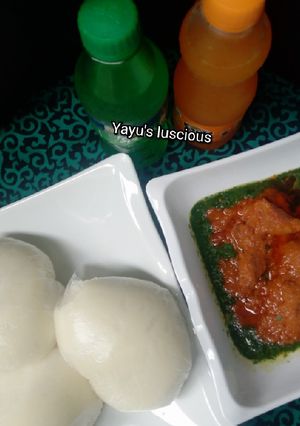 Tuwon semo da miyan ayoyo (ewedu) ainihin hoton girkin