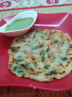 रवा उत्तपम (Rava Uttapam recipe in Hindi) रेसिपी मुख्य फोटो