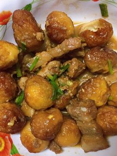 Hình của món Trứng cút kho thịt.