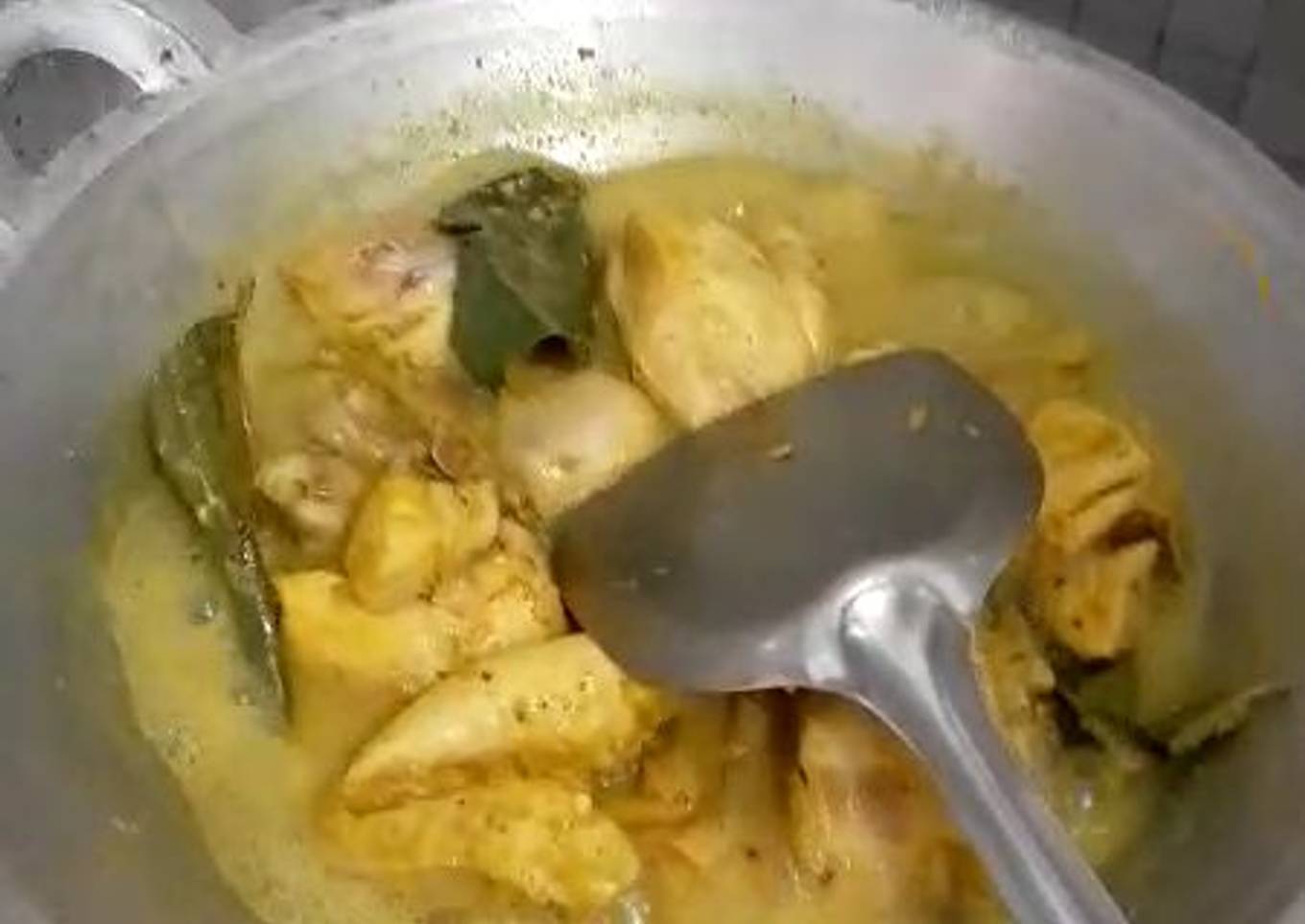 Bagaimana Membuat Bumbu kuning ayam goreng, Bisa Manjain Lidah