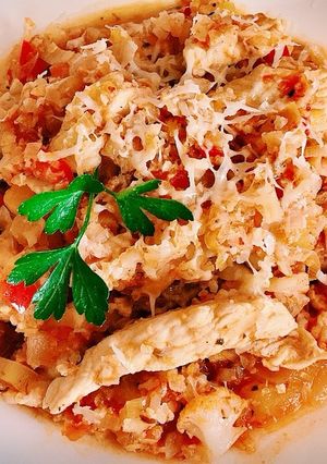 Foto principal de Falso arroz (de coliflor) guisado con pollo