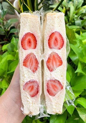 Foto resep Sando : Japanese fruit sandwich /