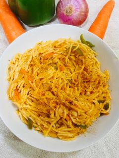 वेजिटेबल मसाला नूडल्स (Vegetable masala noodles recipe in hindi) रेसिपी मुख्य फोटो