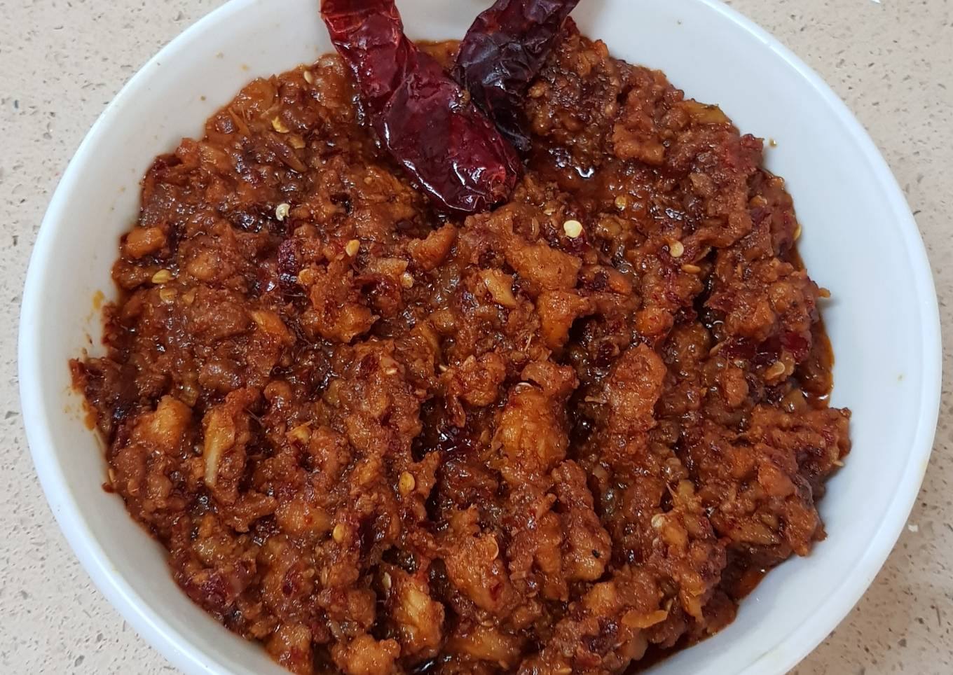 Coastal spicy minced chicken