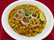 A picture of chickpea curry indian