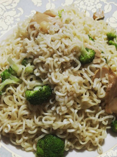 صورة لوصفة نودلز المشروم و البروكلي 🍜