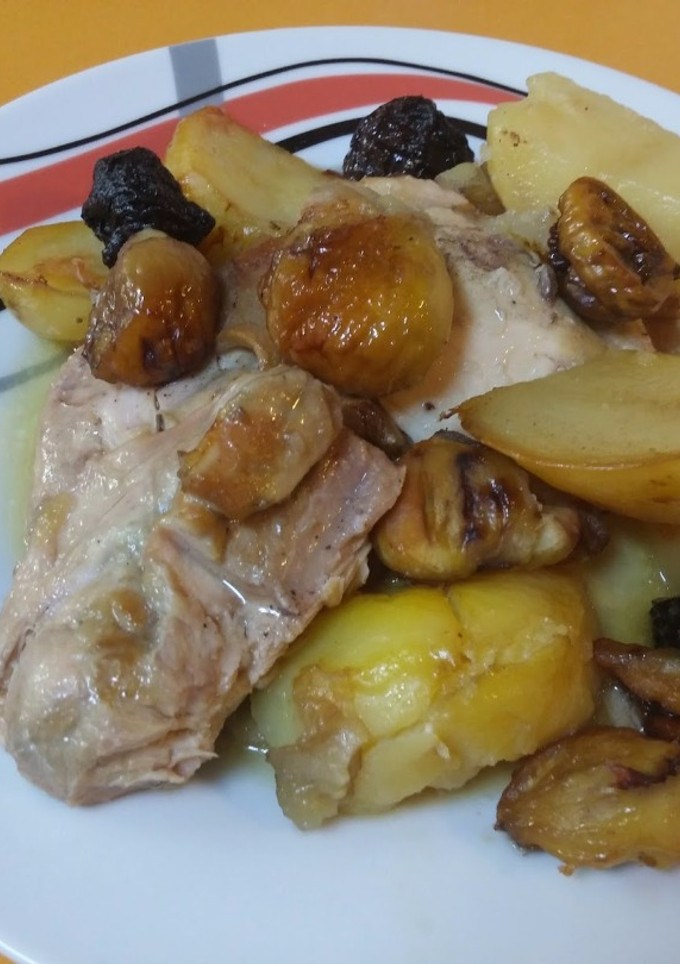 Una foto de Pollo asado con castañas