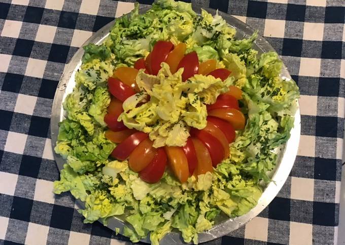 Salade sucrine aux tomates bicolores et oignon de roscoff