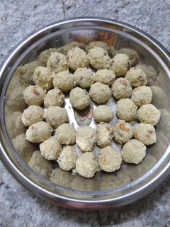 ரவா லட்டு செய்முறை முக்கிய புகைப்படம்