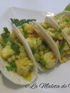 Una foto de Tacos con merluza al curry