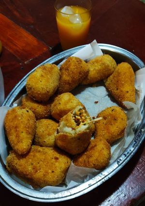 Una foto de Coxinhas de pollo (comida típica brasileña)