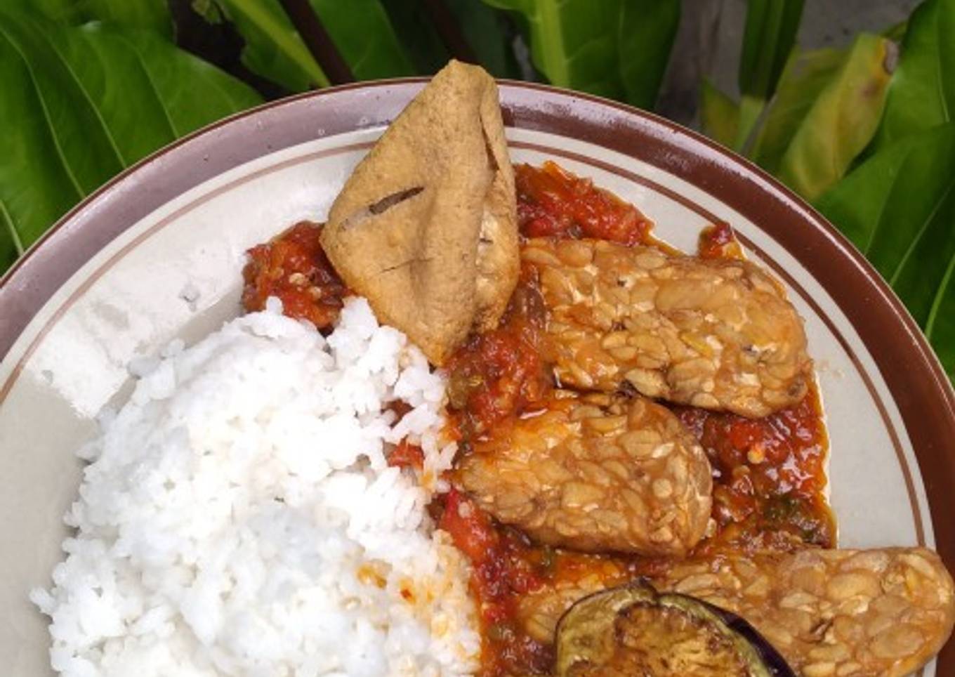 Tahu tempe terong penyet pedas