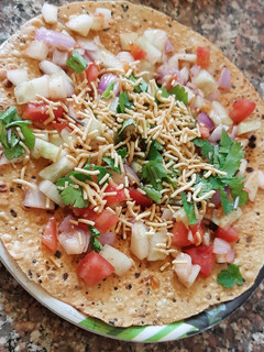 मसाला पापड़ (masala papad recipe in hindi) रेसिपी मुख्य फोटो