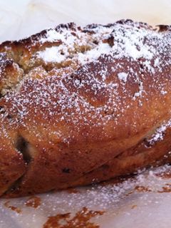 Una foto de Bizcocho de plátano, manzana y trocitos de chocolate