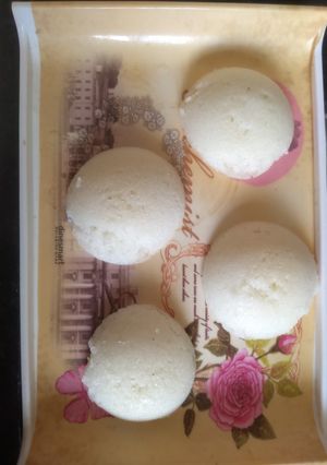 इडली (Idli Recipe in Hindi) रेसिपी मुख्य फोटो