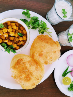 छोले भटूरे (Chole bhature recipe in Hindi) रेसिपी मुख्य फोटो