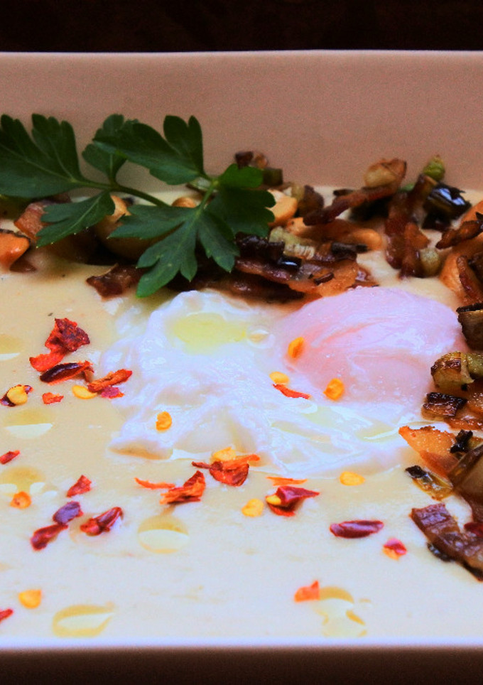 Una foto de Huevos con patatas y panceta 🥚 🥓