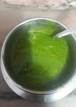 A picture of Without onion garlic dhaniya ki chutney.