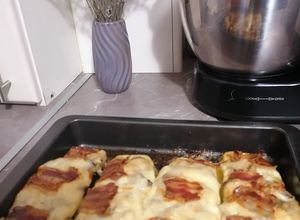 O poză a rețetei Dovlecel umplut cu piept de pui, mozzarella și ciuperci.