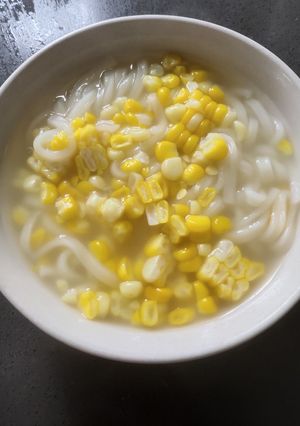 A picture of Udon witn Corn.