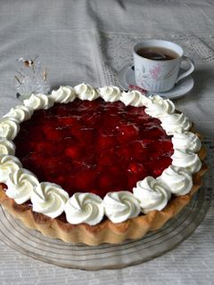 Una foto de Tarta de frutillas y crema pastelera🤓