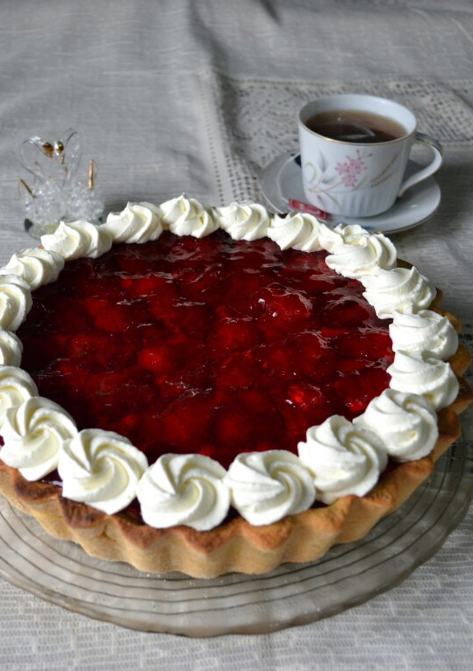 Una foto de Tarta de frutillas y crema pastelera🤓