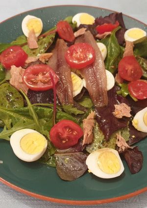 Una foto de Ensalada confinada en un plato