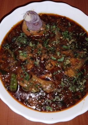 A picture of Methi chicken (fenugreek leaves chicken) 🌱🐔🍅🧅.