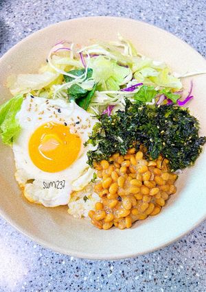 Hình của món Cơm trộn natto.