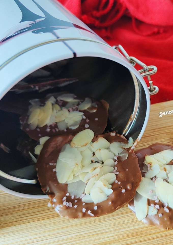 Una foto de Chocolatinas con almendra al punto de sal