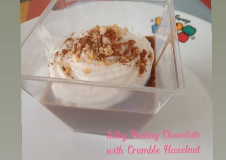 Silky Puding Chocolate with Crumble Hazelnut