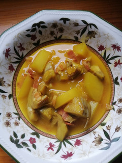 Una foto de Alcachofas y patatas guisadas