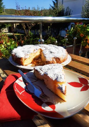 A picture of Apricot Cake.