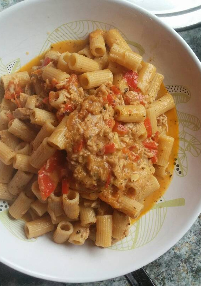 Una foto de Macarrones integrales con atún