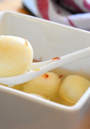 কেশর রসগোল্লা (kesar rasgulla recipe in Bengali) রেসিপির প্রধান ছবি