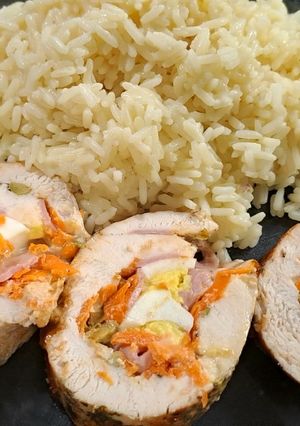 Una foto de Rollo de pechuga rellena