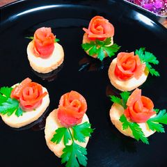 A picture of Cheese Cookie with Salmon.