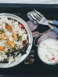 व्हेज पुलाव (veg pulav recipe in marathi) रेसिपी चे मुख्य फोटो