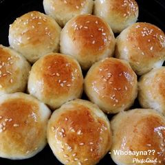 A picture of Whosayna’s HoneyComb buns/ Khaliyat Nahal.