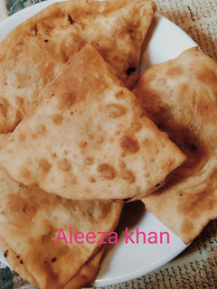 A picture of Alo Samosa.