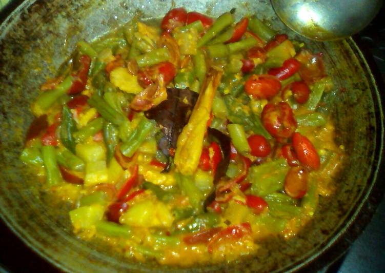 Tumis buncis &amp; kulit melinjo masak santan