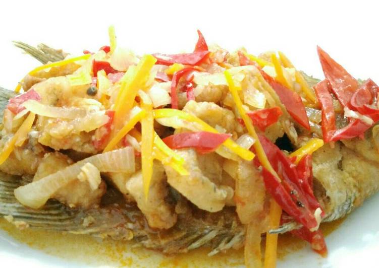 Cara Cepat saat makan malamGurame Asam Manis