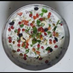 A picture of Vegetable & fruits raita.